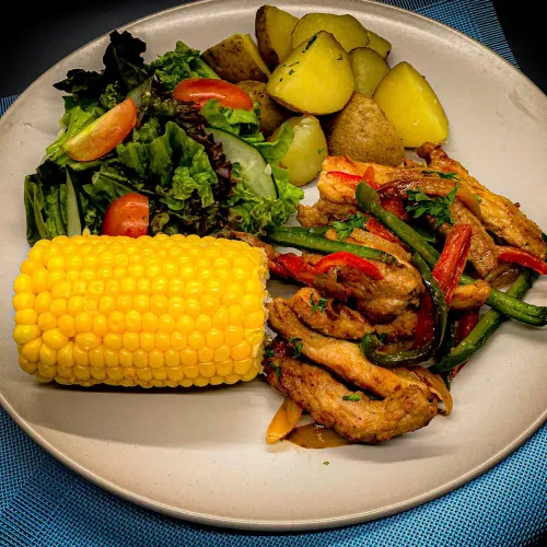 Fajitas de cerdo salteadas con vegetales