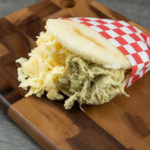 Arepa de reina con queso blanco