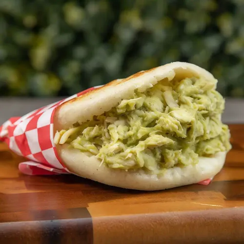 Arepa de reina pepiada